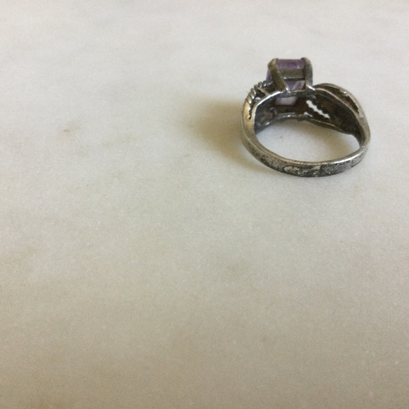 Vintage Sterling Ring with Pale Purple Stone - Picture 5 of 7